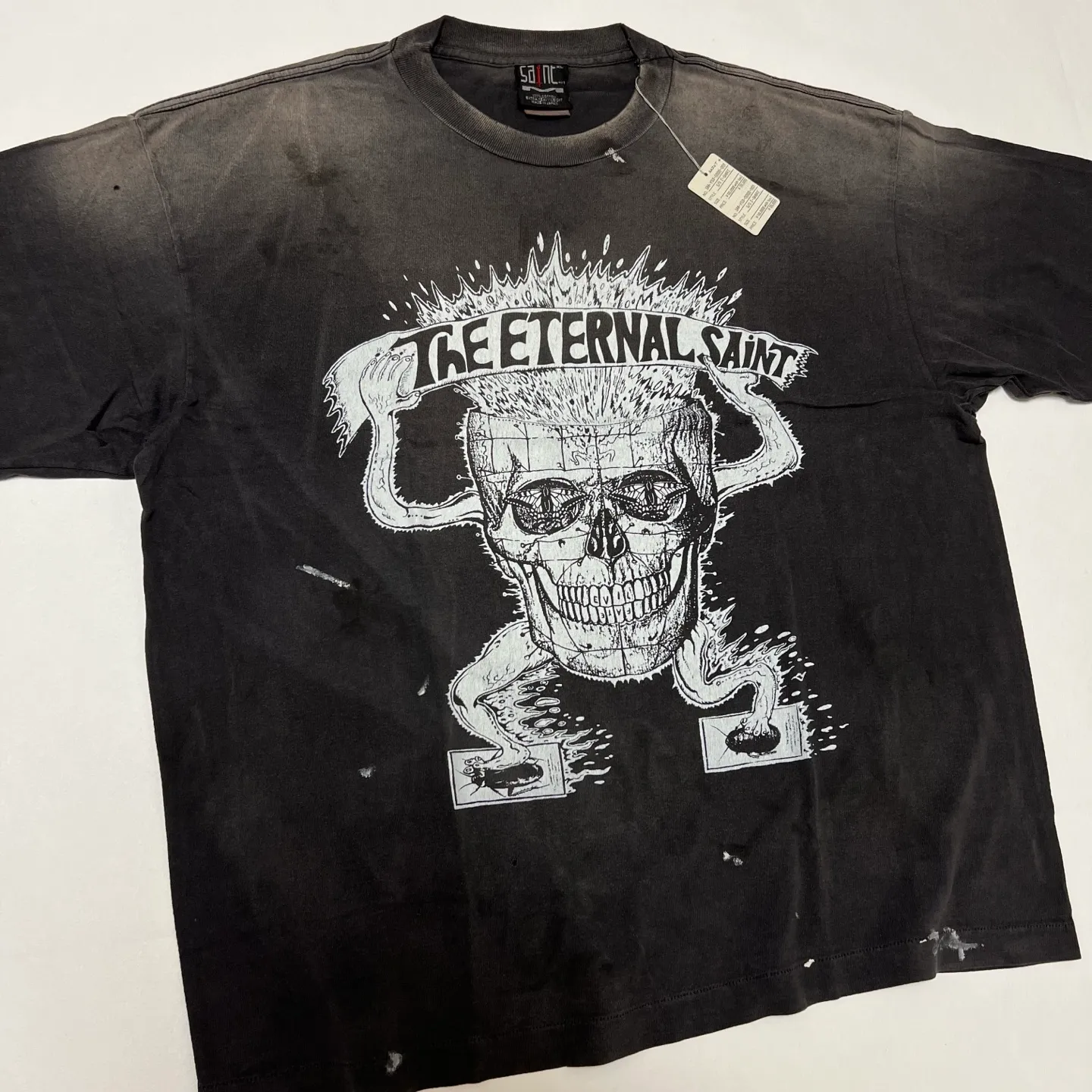 SAINT Mxxxxxx SS TEE/THE ETERNAL/BLK Latest Skeleton Beetle Distressed Sulfur Dyeing Retro Short Sleeves Washed Black S-XL Garment Dyeing Rewashed for Distressed Horse Replacement Faded Top Printing Technology Simulates Natural Distressed Style Really Correct Version Original Consistent Main Mark/Washed Mark/Angel Anti-Counterfeiting Mark